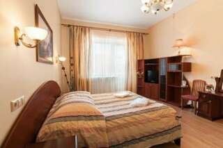 Гостиница Петровская Шлиссельбург Улучшенный номер с кроватью размера «king-size» или 2 отдельными кроватями-1